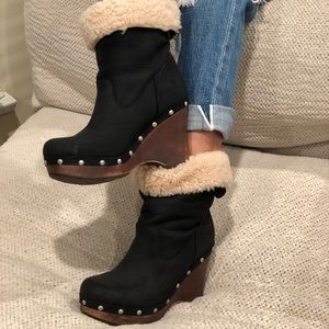 UGG Australia Women’s Black Carnegie Size 6